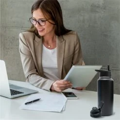 Thermosfles - Onyx Black - 1 Liter - Extra Dop Met Rietje & Drinktuit - Thermosflessen - Isoleerfles - BPA Vrij - Lekvrij - Thermoskan - Isoleerbeker - Thermosbeker 16 Thermosfles - Onyx Black - 1 Liter - Extra Dop Met Rietje & Drinktuit - Thermosflessen - Isoleerfles - BPA Vrij - Lekvrij - Thermoskan - Isoleerbeker - Thermosbeker -Beste Koffie Winkel 1193x1200 1