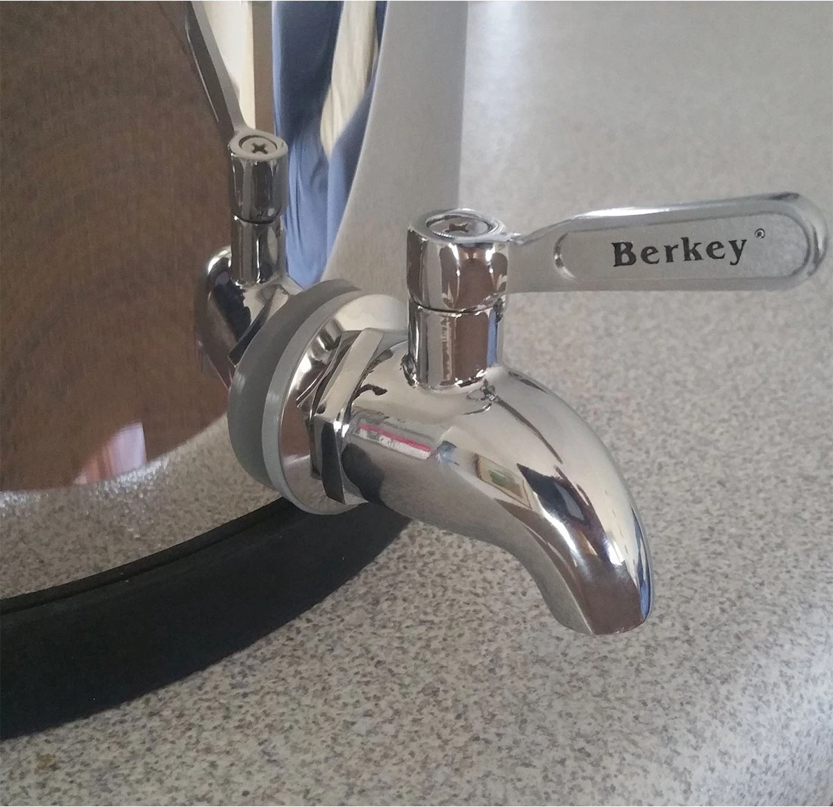 Big Berkey Set: Waterfilter 8,5L + RVS Kraantje + Standaard 4 Big Berkey Set: Waterfilter 8,5L + RVS Kraantje + Standaard - Afbeelding 2