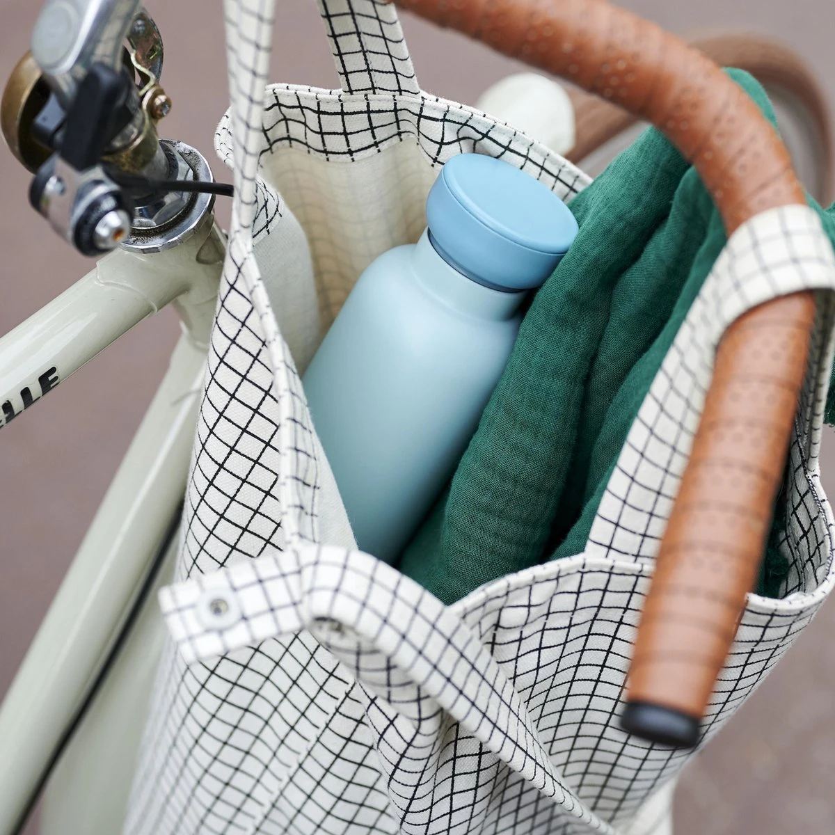 Mepal – Isoleerfles Ellipse 900 Ml – Houdt Je Drankje 12 Uur Warm En 24 Uur Koud – Nordic Green – Geschikt Voor Bruiswater – Thermosfles – Lekdicht 5 Mepal – Isoleerfles Ellipse 900 Ml – Houdt Je Drankje 12 Uur Warm En 24 Uur Koud – Nordic Green – Geschikt Voor Bruiswater – Thermosfles – Lekdicht - Afbeelding 3