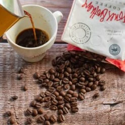 Jones Brothers Coffee The Big Shot Koffiebonen - 6 X 500 Gram 11 Jones Brothers Coffee The Big Shot Koffiebonen - 6 X 500 Gram -Beste Koffie Winkel 1200x1200 492