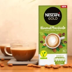Nescafé Gold Almond Macchiato Oploskoffie - 6 Doosjes à 6 Zakjes 13 Nescafé Gold Almond Macchiato Oploskoffie - 6 Doosjes à 6 Zakjes -Beste Koffie Winkel 1200x1200 585