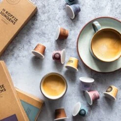 De Koffiejongens - Proefpakket - Nespresso Cups - 100% Biologisch Afbreekbaar - 6x10 Cups - Nespresso Compatible -Beste Koffie Winkel 1200x1200 587