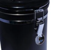 KoffieCanners Koffie Bewaarbus Luchtdicht Met CO2 Uitlaat Voor 600 Gram - Koffieblik Matzwart -Beste Koffie Winkel 1200x796 1