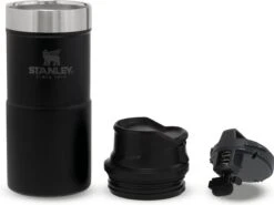 Stanley Trigger-Action Travel Mug 0.47L - Thermosfles - Matt Black 28 Stanley Trigger-Action Travel Mug 0.47L - Thermosfles - Matt Black -Beste Koffie Winkel 1200x897 2