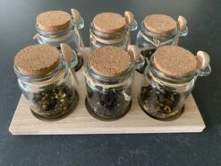 Theeplank Met 6 Potjes En Houten Lepel Voor Thee Theeplateau ( Vervanger Van Theedoos ) MeubelZwagerij 8 Theeplank Met 6 Potjes En Houten Lepel Voor Thee Theeplateau ( Vervanger Van Theedoos ) MeubelZwagerij -Beste Koffie Winkel 1200x900 2