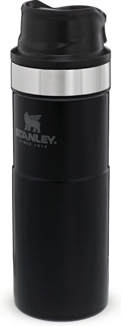 Stanley Trigger-Action Travel Mug 0.47L - Thermosfles - Matt Black 35 Stanley Trigger-Action Travel Mug 0.47L - Thermosfles - Matt Black -Beste Koffie Winkel 448x1200