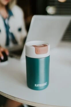 Kambukka Olympus Thermosbeker 300 Ml - Makkelijk Reinigen - Lekvrije Koffiebeker - RVS - Enchanted Forest -Beste Koffie Winkel 800x1200 6