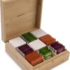 Theedoos Van ZENZYTEA® - Bamboe - Theedoos 9 Vaks - Inclusief 3 Theeblikken Voor Losse Thee - Geschikt Voor Grote & Kleine Theezakjes - Vierkant - Grote Vakken - Luxe Verpakking - Cadeau -Beste Koffie Winkel 925x1200